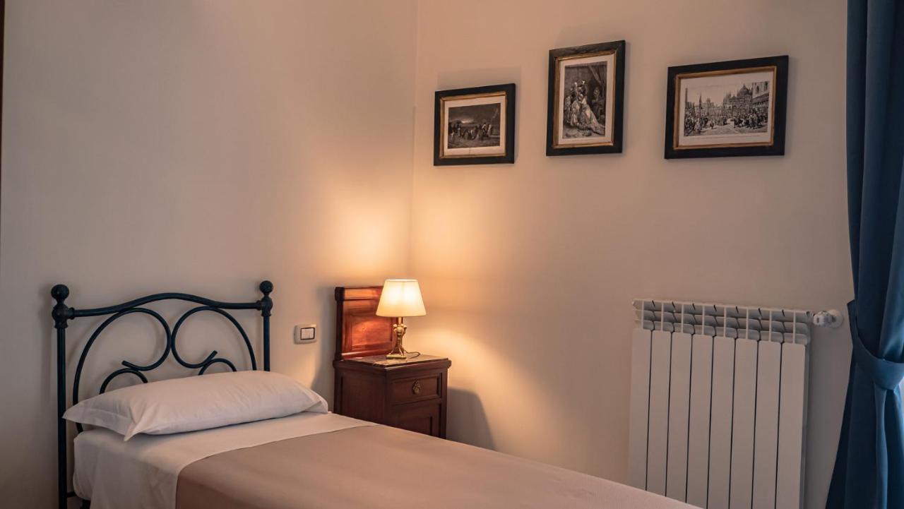 Palazzo Dei Pavoni, Relais Di Charme Acomodação com café da manhã LʼAquila Exterior foto