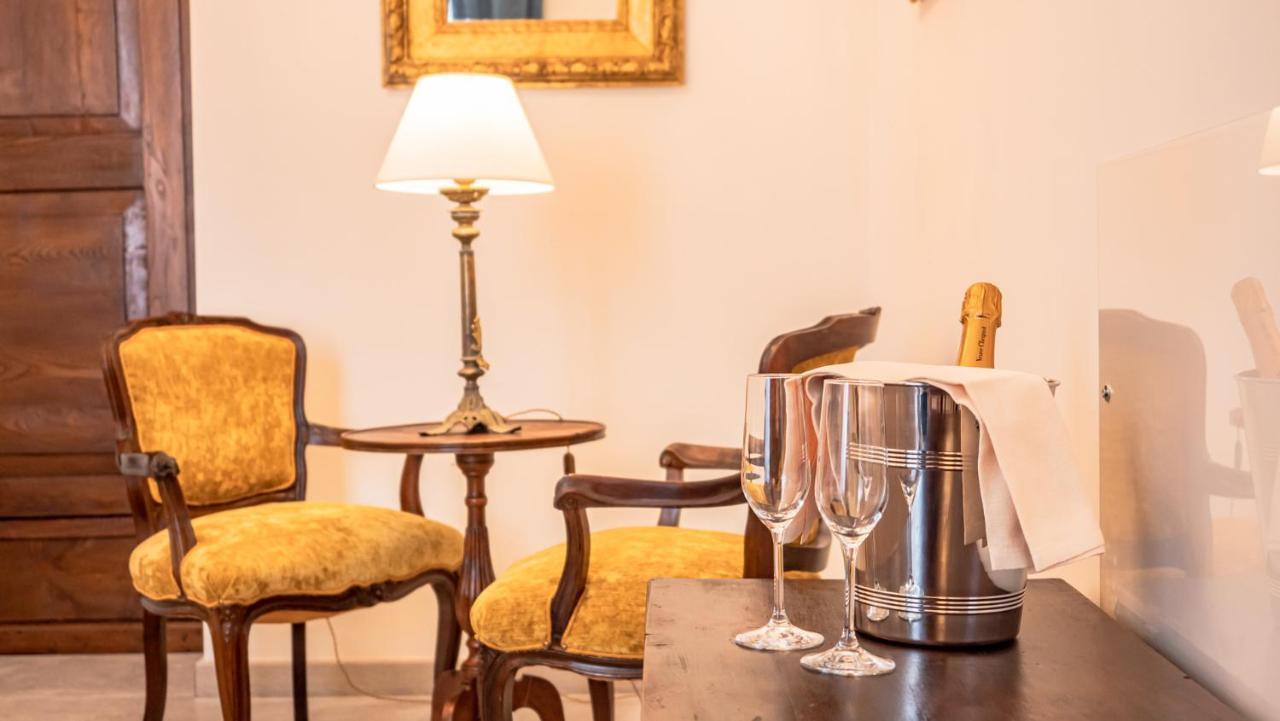 Palazzo Dei Pavoni, Relais Di Charme Acomodação com café da manhã LʼAquila Exterior foto