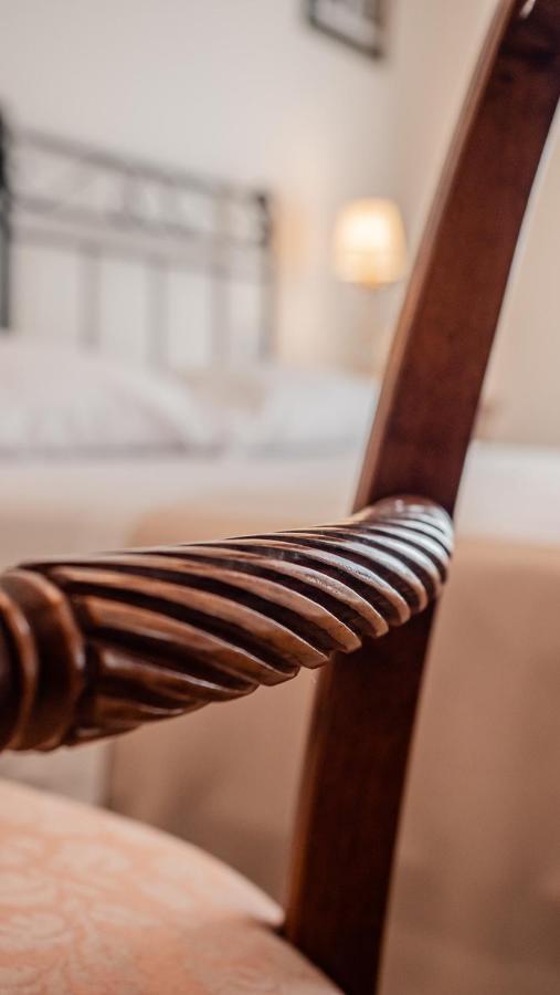 Palazzo Dei Pavoni, Relais Di Charme Acomodação com café da manhã LʼAquila Exterior foto