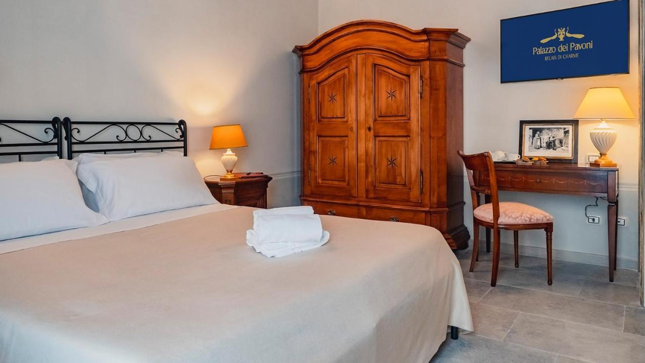 Palazzo Dei Pavoni, Relais Di Charme Acomodação com café da manhã LʼAquila Exterior foto