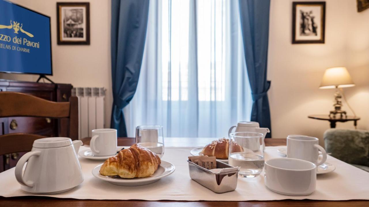 Palazzo Dei Pavoni, Relais Di Charme Acomodação com café da manhã LʼAquila Exterior foto