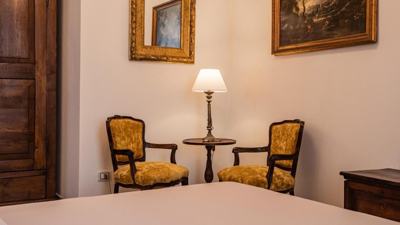 Palazzo Dei Pavoni, Relais Di Charme Acomodação com café da manhã LʼAquila Exterior foto