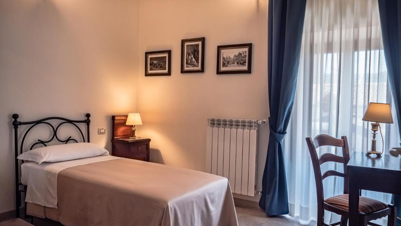 Palazzo Dei Pavoni, Relais Di Charme Acomodação com café da manhã LʼAquila Exterior foto