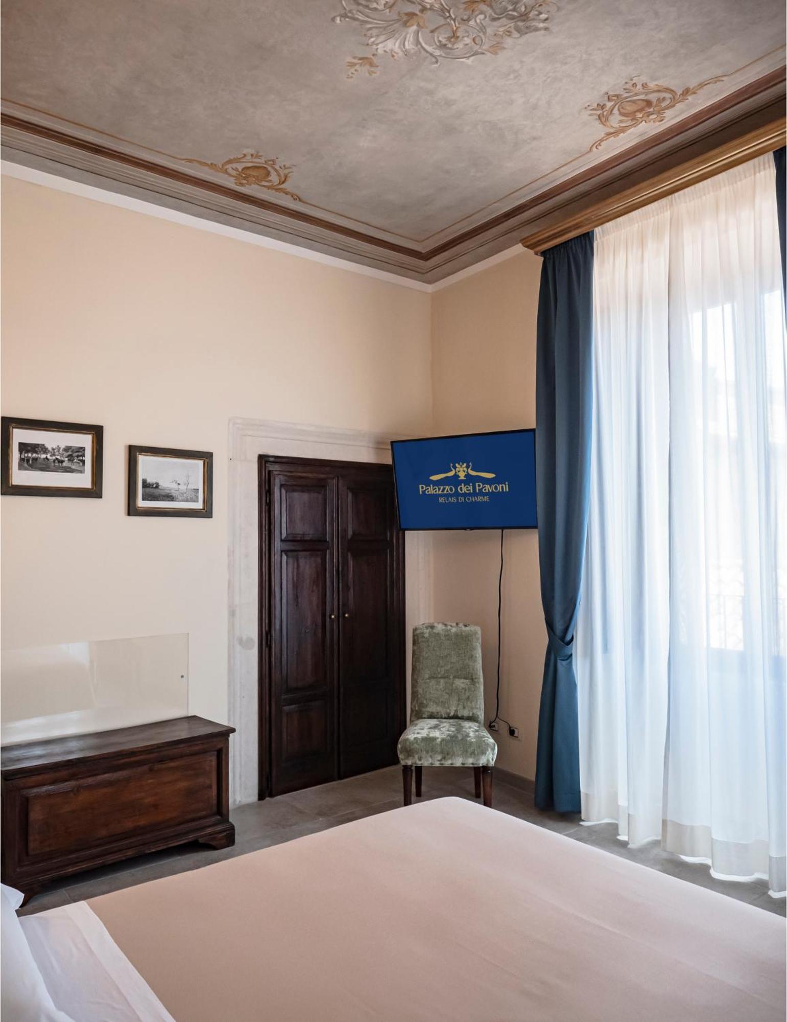 Palazzo Dei Pavoni, Relais Di Charme Acomodação com café da manhã LʼAquila Exterior foto